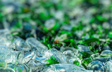 使用乐思体育免费直播分选机</br>分拣有色玻璃，分拣精度高，材料损耗小